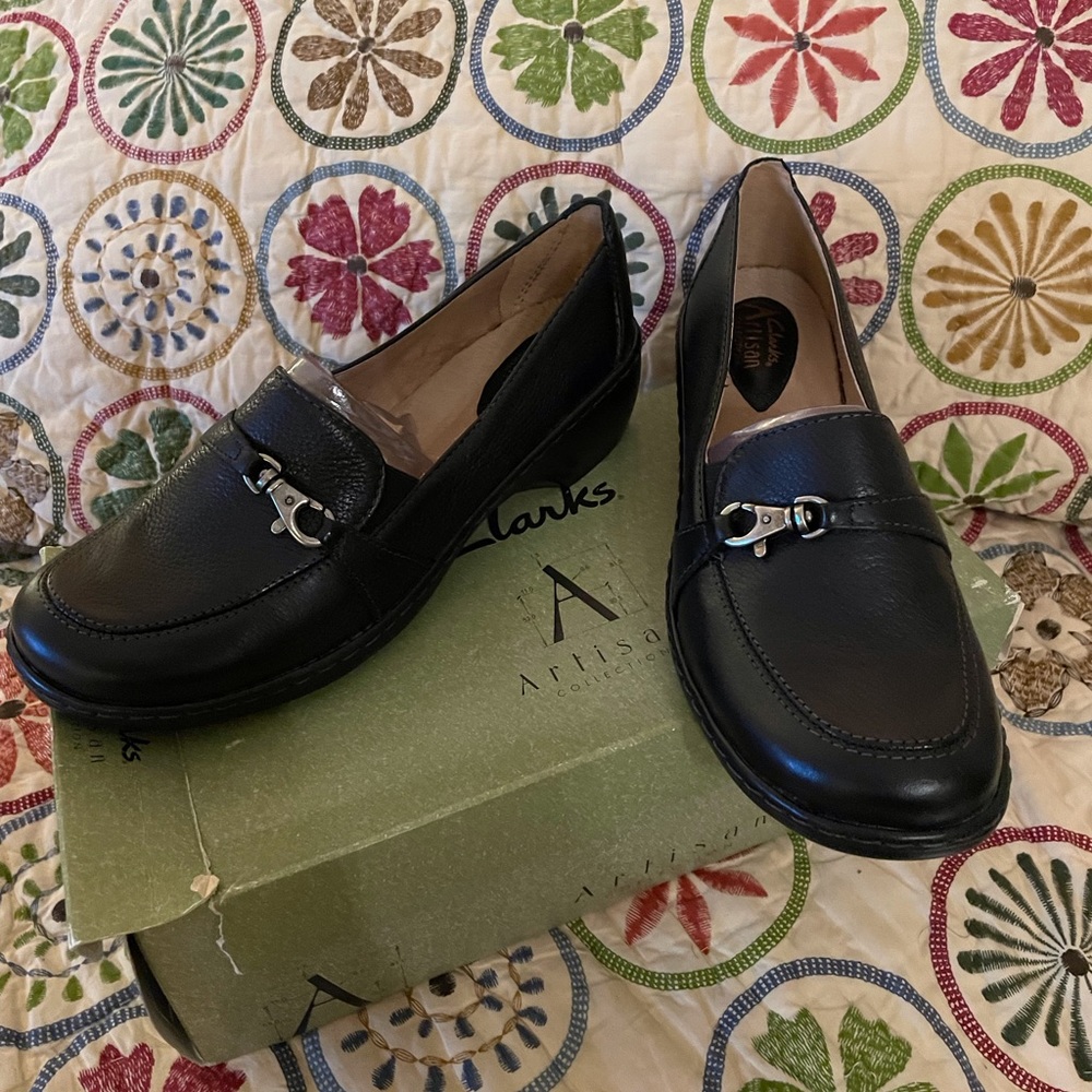 Clarks Artisan Black Leather Flats Size 7.5M